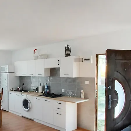 Nice Home In Dargobadz With Wifi بيت للعطل